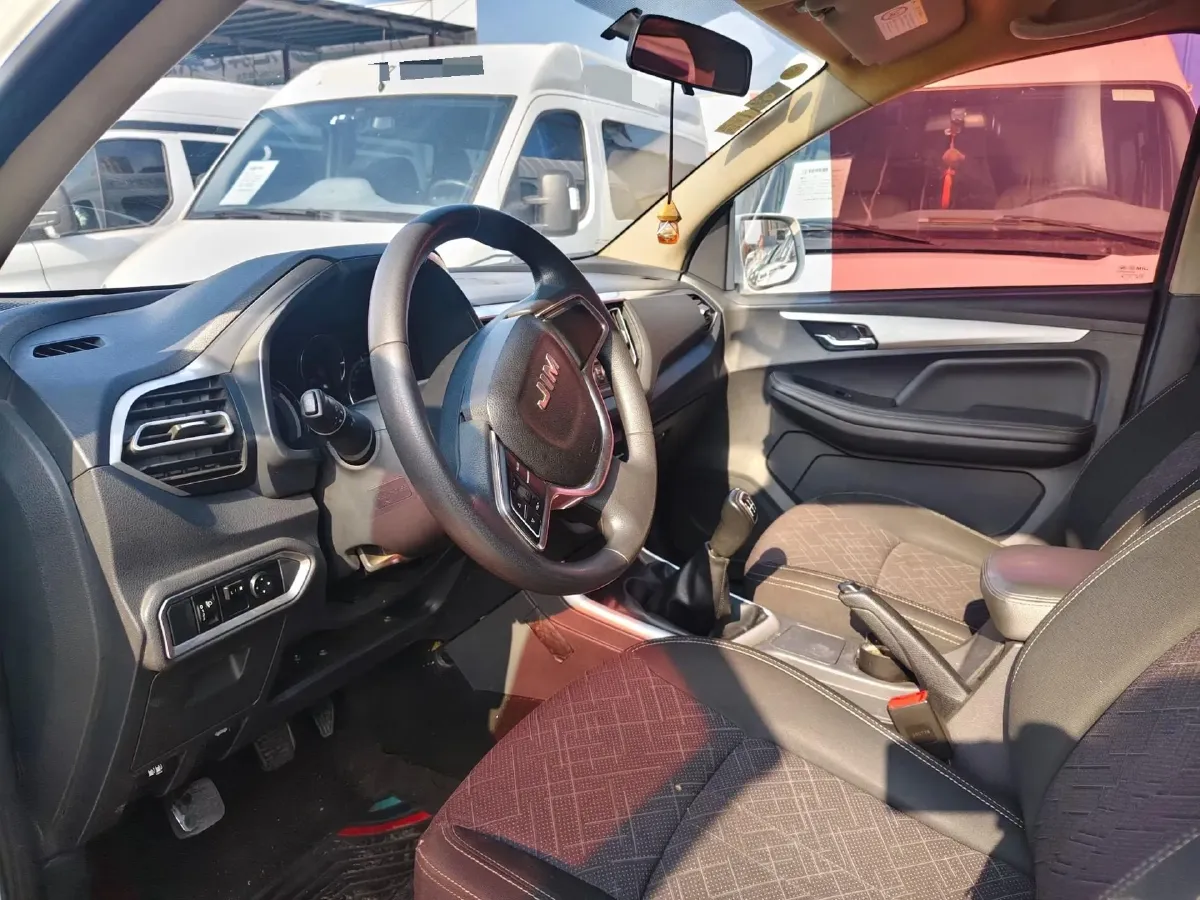 2020 JMC BaoDian 2.5T 140HP L4 5MT,autocango,china used car exporter,china ev exporter,chinese used car exporter,chinese used ev exporter