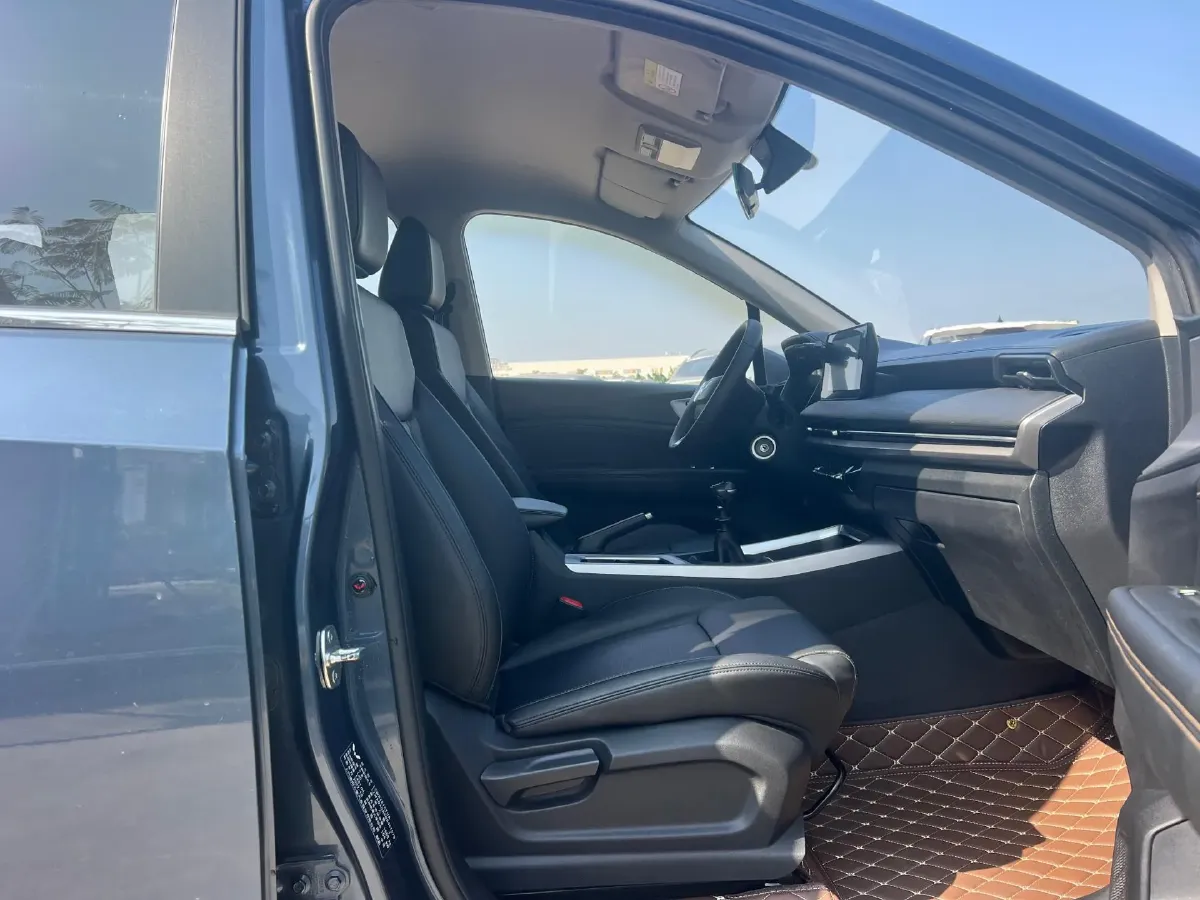 2022 WuLing JiaChen 1.5T 147HP L4 6MT,autocango,china used car exporter,china ev exporter,chinese used car exporter,chinese used ev exporter