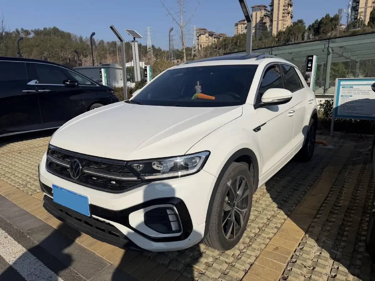 2023 Volkswagen T-Roc 1.5T 160HP L4 7DCT