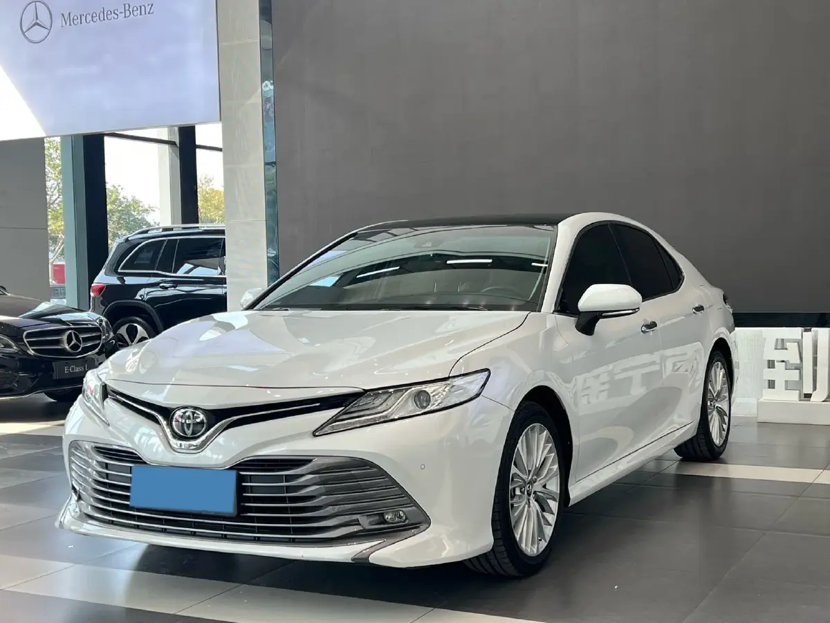 2019 Toyota Camry 2.5L 209HP L4 8AT