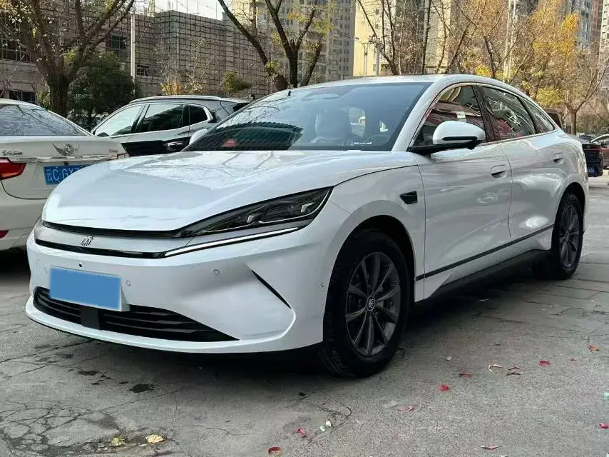 2025 BYD QinL BEV