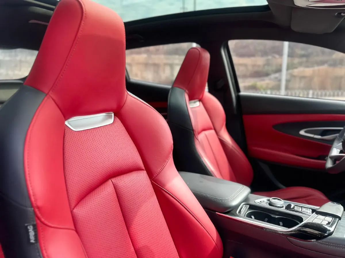 2022 ChangAn UNI-T 1.5T 188HP L4 7DCT,autocango,china used car exporter,china ev exporter,chinese used car exporter,chinese used ev exporter