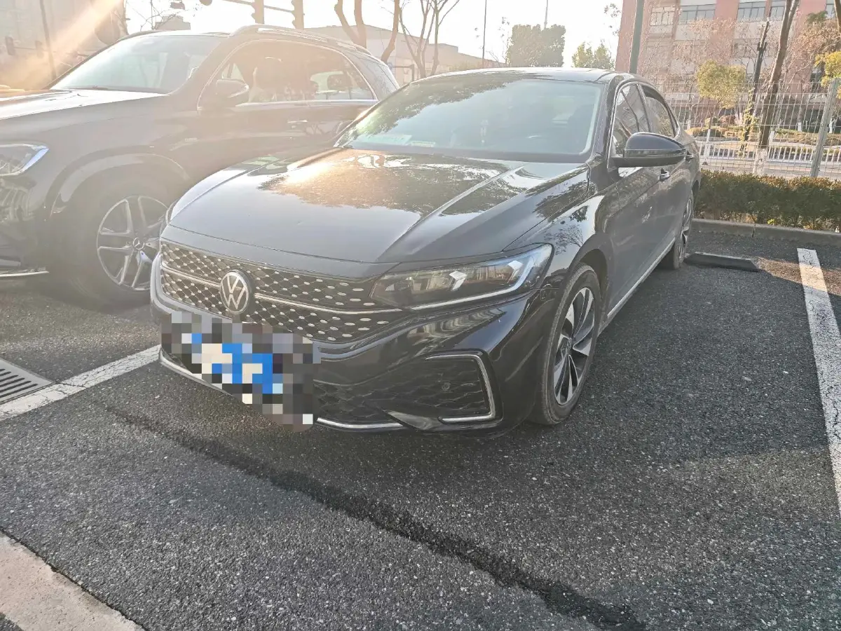 2023 Volkswagen Passat 2.0T 186HP L4 7DCT