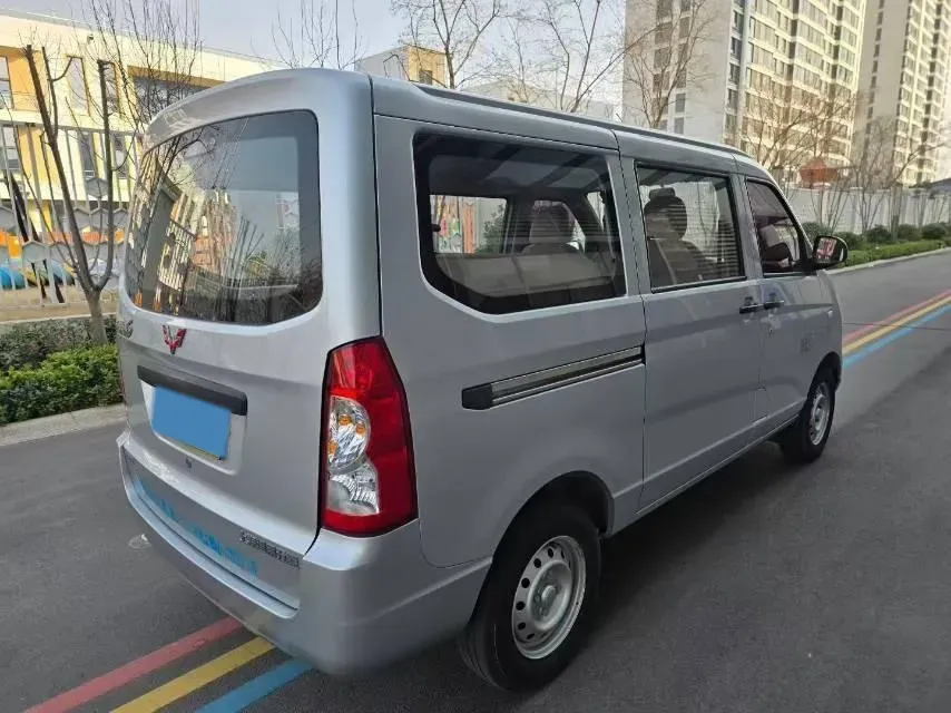 2022 WuLing RongGuang S 1.2L 76HP L4 5MT,autocango,china used car exporter,china ev exporter,chinese used car exporter,chinese used ev exporter