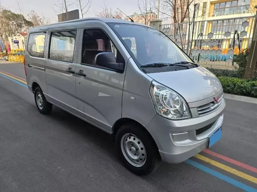 2022 WuLing RongGuang S 1.2L 76HP L4 5MT,autocango,china used car exporter,china ev exporter,chinese used car exporter,chinese used ev exporter