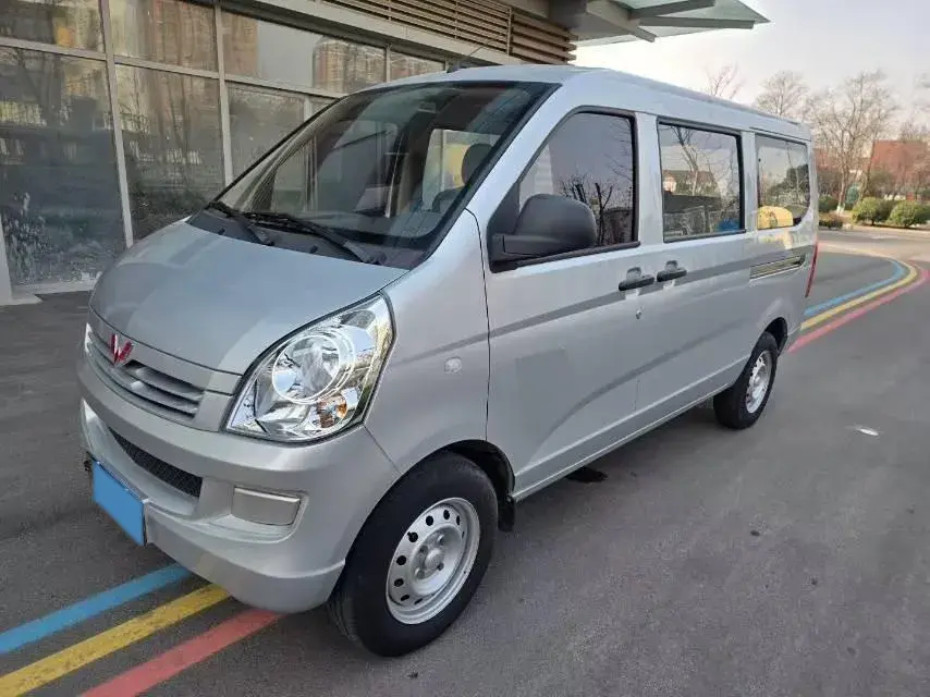 2022 WuLing RongGuang S 1.2L 76HP L4 5MT