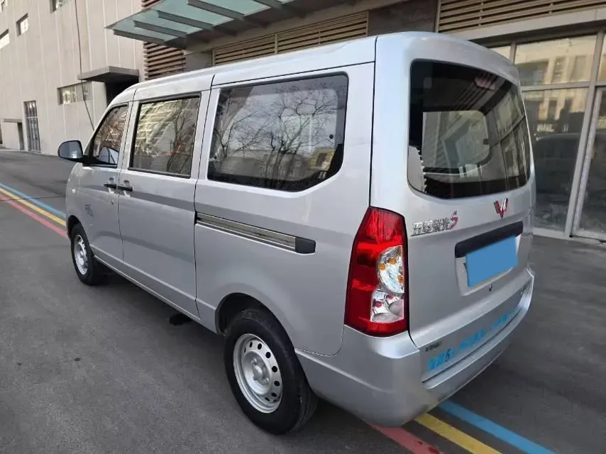 2022 WuLing RongGuang S 1.2L 76HP L4 5MT,autocango,china used car exporter,china ev exporter,chinese used car exporter,chinese used ev exporter