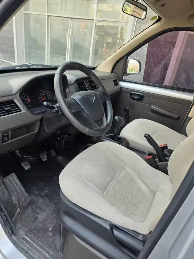 2022 WuLing RongGuang S 1.2L 76HP L4 5MT,autocango,china used car exporter,china ev exporter,chinese used car exporter,chinese used ev exporter