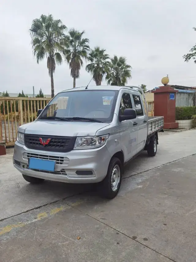 2022 WuLing RongGuang New Truck 1.5L 102HP L4 5MT