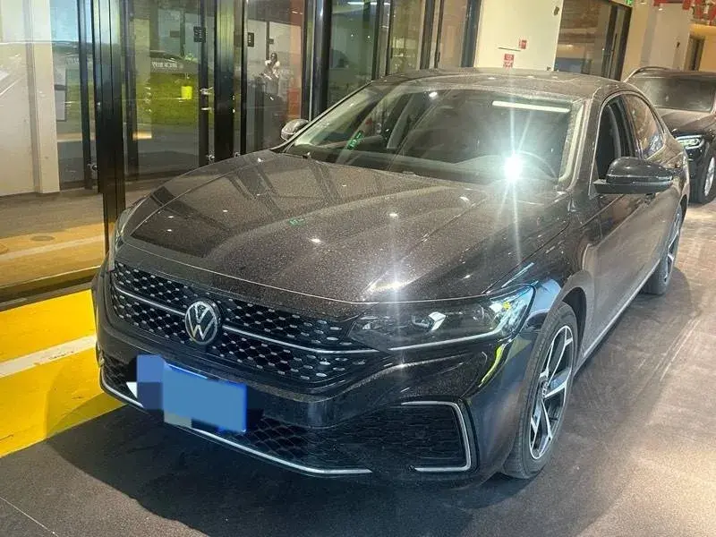 2025 Volkswagen Passat 2.0T 186HP L4 7DCT