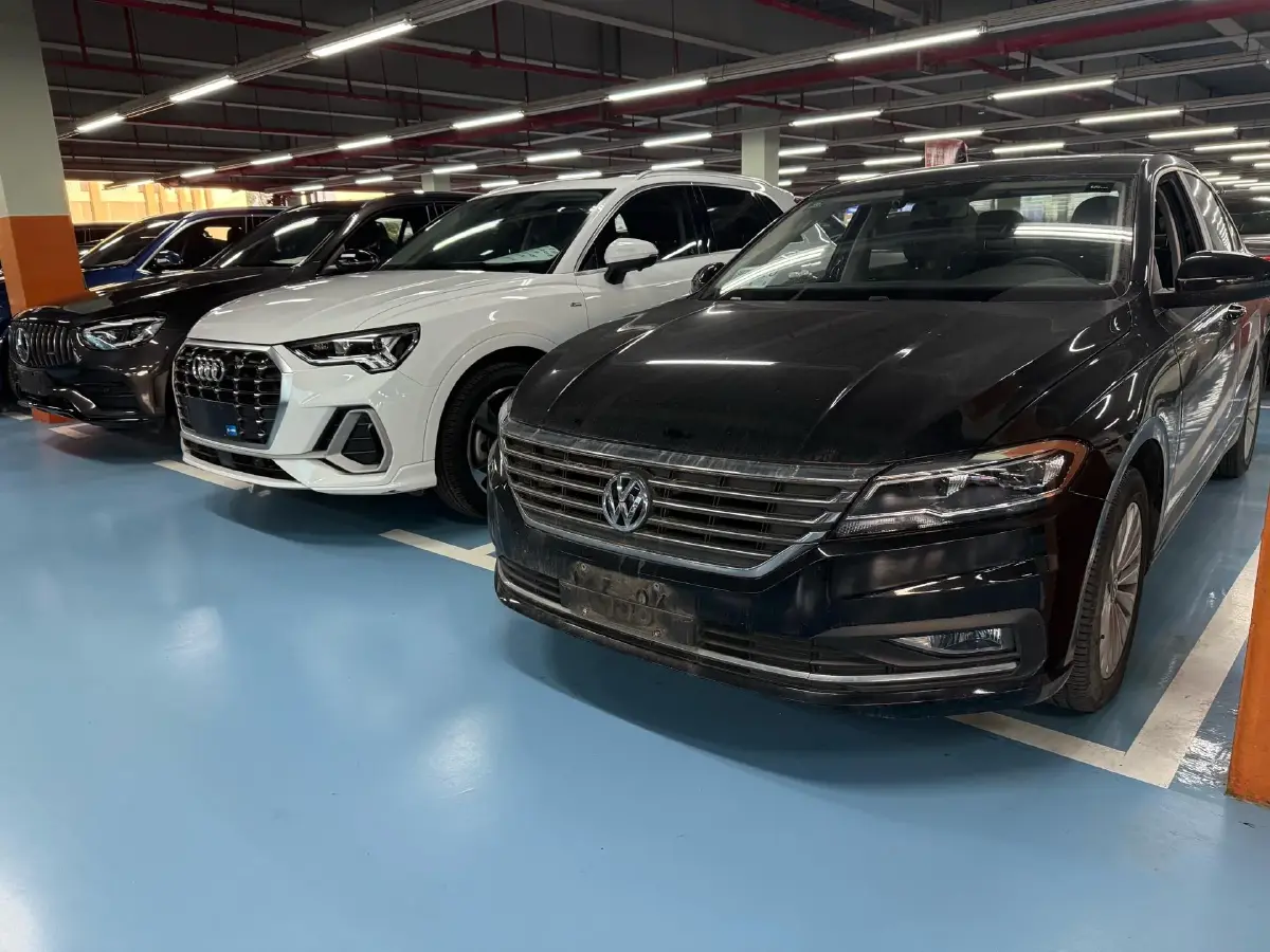 2019 Volkswagen Sagitar 1.2T 116HP L4 7DCT