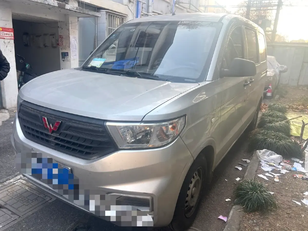 2019 WuLing HongGuang V 1.5L 99HP L4 6MT