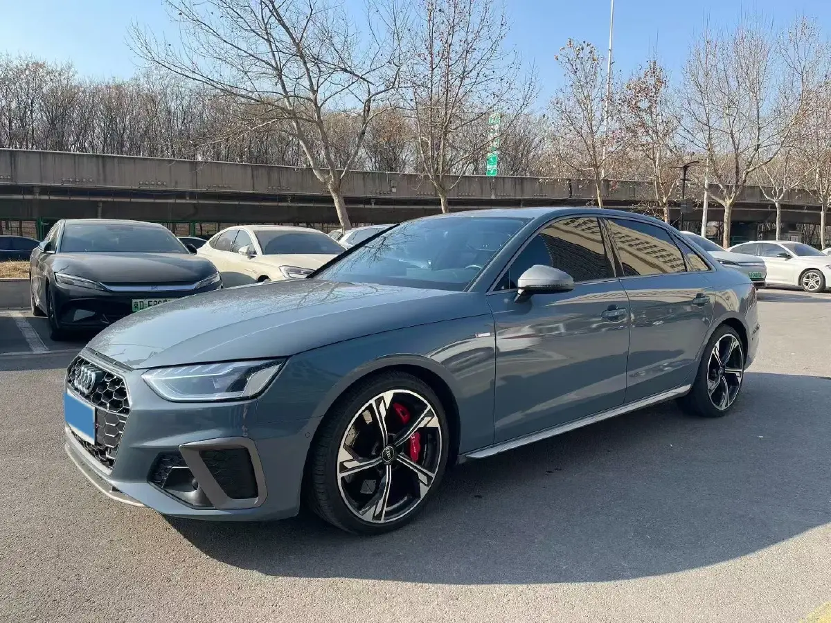 2022 Audi A4L 2.0T 190HP L4 7DCT