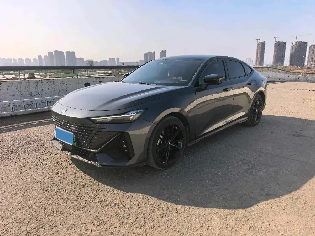 2023 ChangAn UNI-V iDD 1.5T 170HP L4 6TCT PHEV 18.4KWH