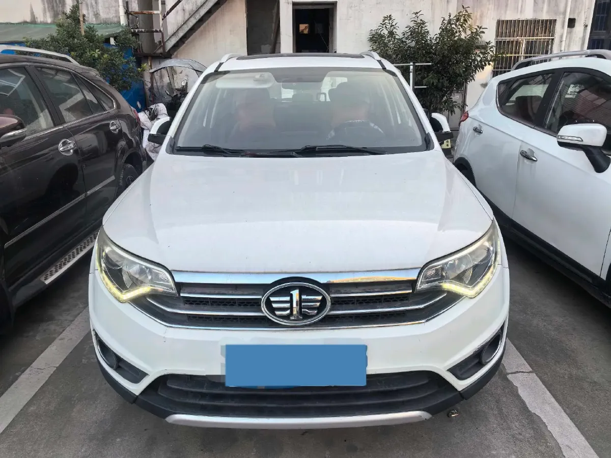 2017 FAW Senia R7 1.6L 116HP L4 6AT,autocango,china used car exporter,china ev exporter,chinese used car exporter,chinese used ev exporter