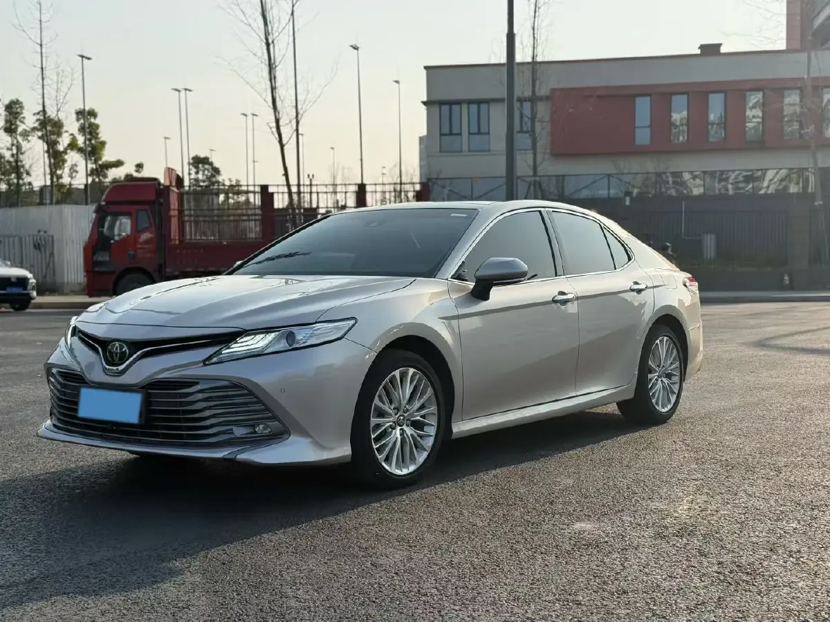 2019 Toyota Camry 2.5L 209HP L4 8AT