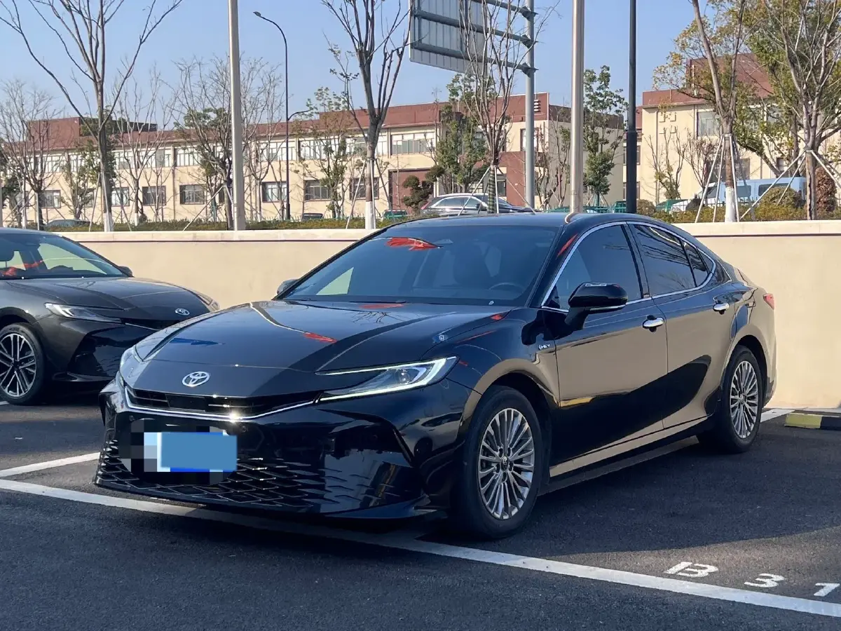 2024 Toyota Camry 2.0L 152HP L4 E-CVT Hybrid