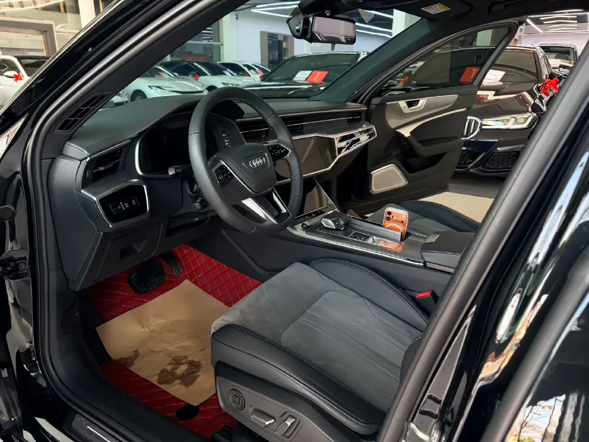 2024 Audi A6L 2.0T 245HP L4 7DCT,autocango,china used car exporter,china ev exporter,chinese used car exporter,chinese used ev exporter