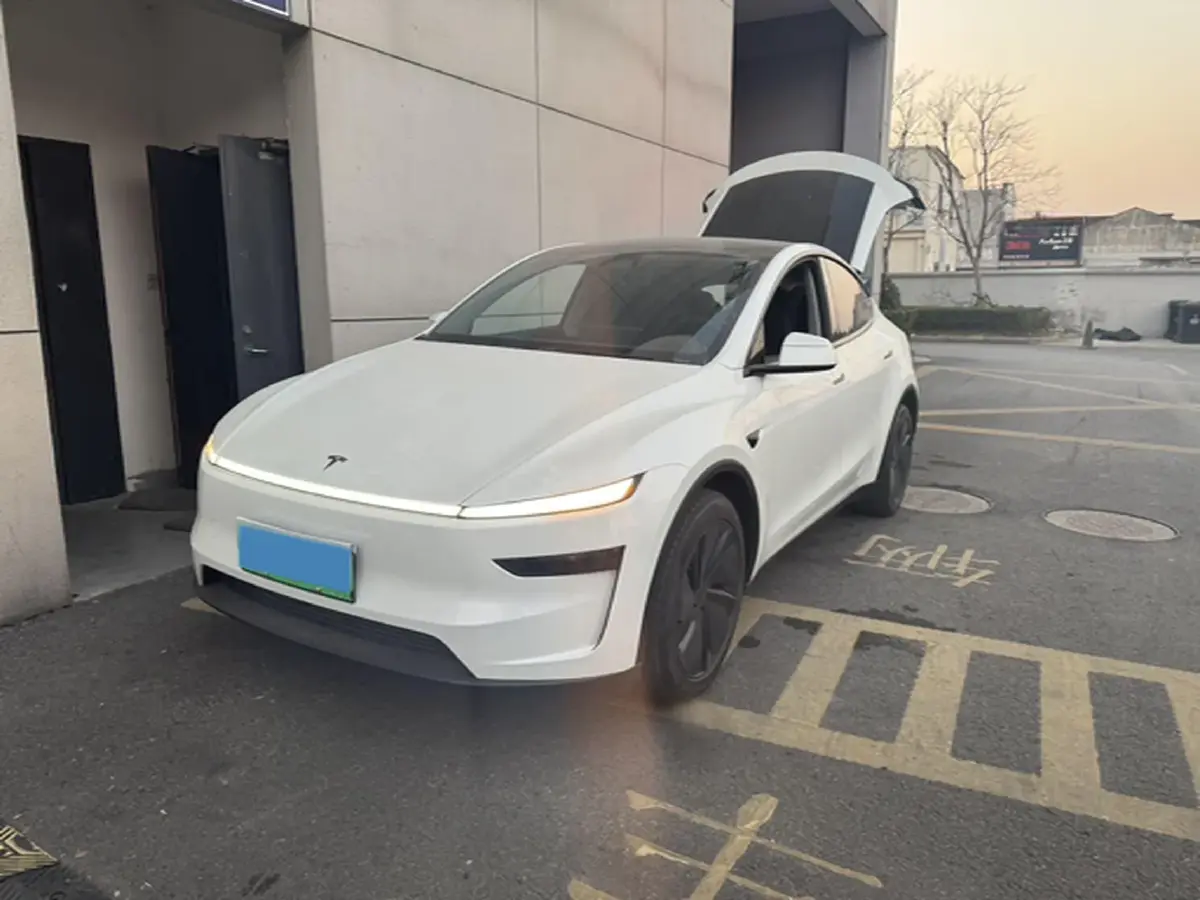 2025 Tesla Model Y BEV 78.4KWH