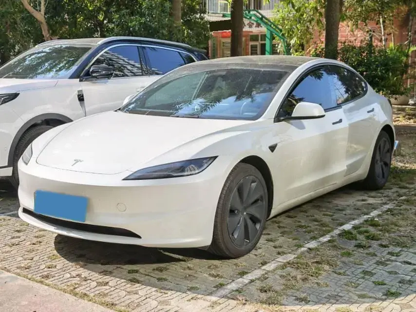2025 Tesla Model 3 BEV 62.5KWH