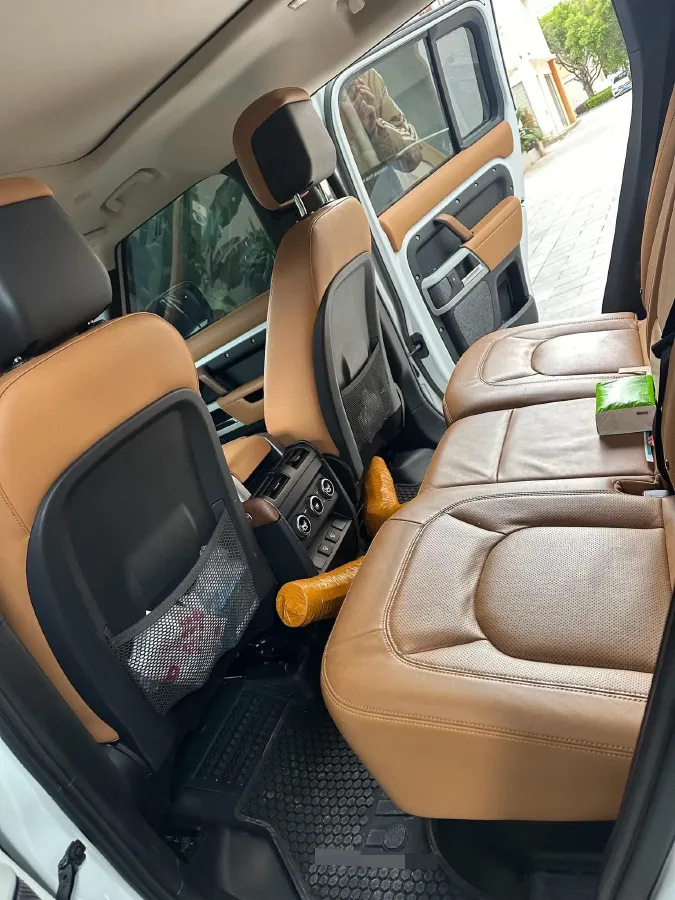 2023 Land Rover Defender 3.0T 400HP L6 8AT,autocango,china used car exporter,china ev exporter,chinese used car exporter,chinese used ev exporter