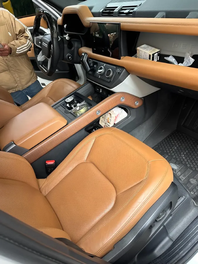 2023 Land Rover Defender 3.0T 400HP L6 8AT,autocango,china used car exporter,china ev exporter,chinese used car exporter,chinese used ev exporter