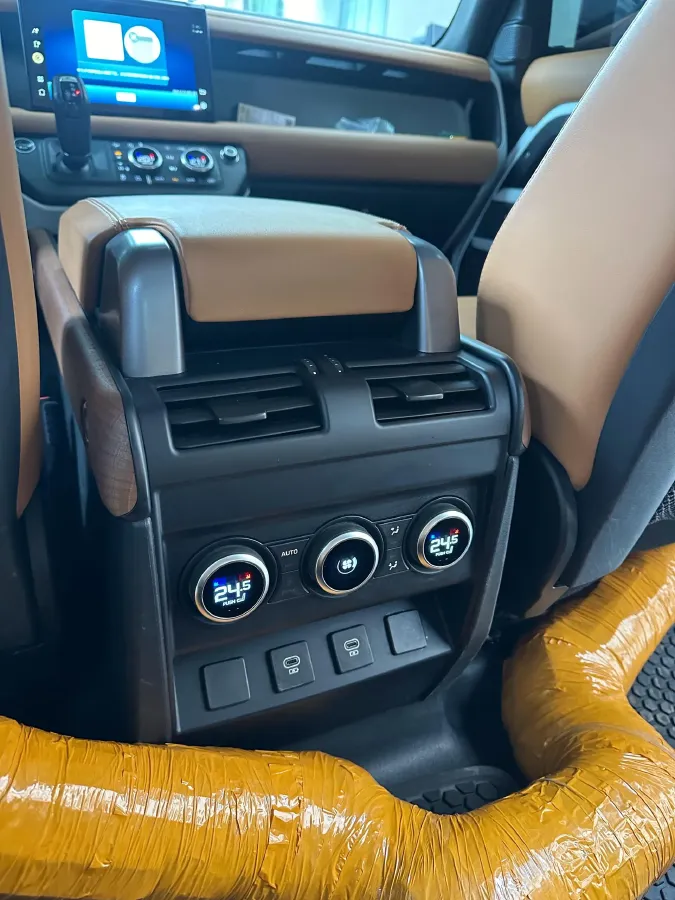 2023 Land Rover Defender 3.0T 400HP L6 8AT,autocango,china used car exporter,china ev exporter,chinese used car exporter,chinese used ev exporter