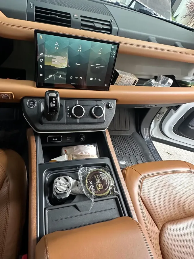 2023 Land Rover Defender 3.0T 400HP L6 8AT,autocango,china used car exporter,china ev exporter,chinese used car exporter,chinese used ev exporter