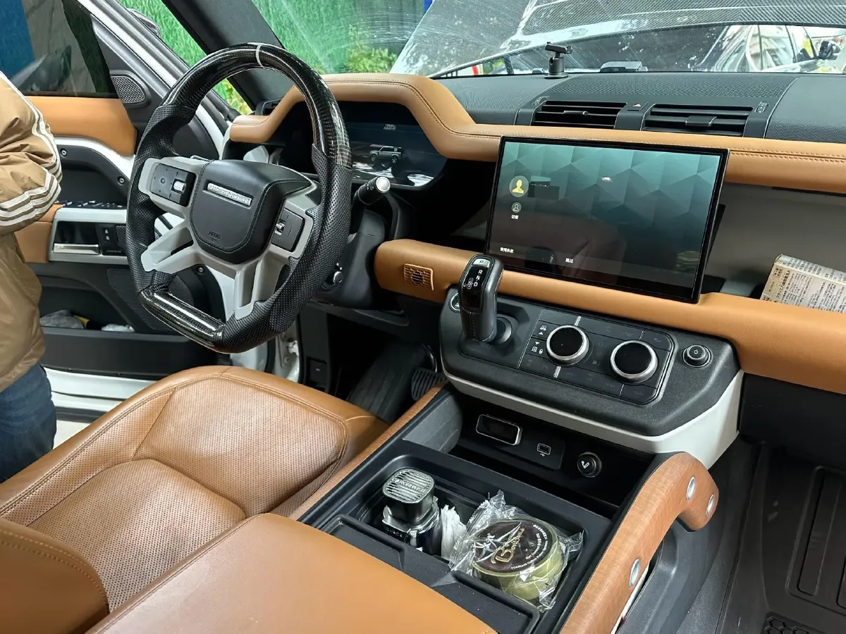 2023 Land Rover Defender 3.0T 400HP L6 8AT,autocango,china used car exporter,china ev exporter,chinese used car exporter,chinese used ev exporter