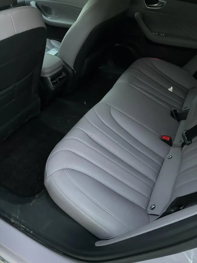 2025 Roewe M7 DMH 1.5L 112HP L4 1DHT PHEV,autocango,china used car exporter,china ev exporter,chinese used car exporter,chinese used ev exporter