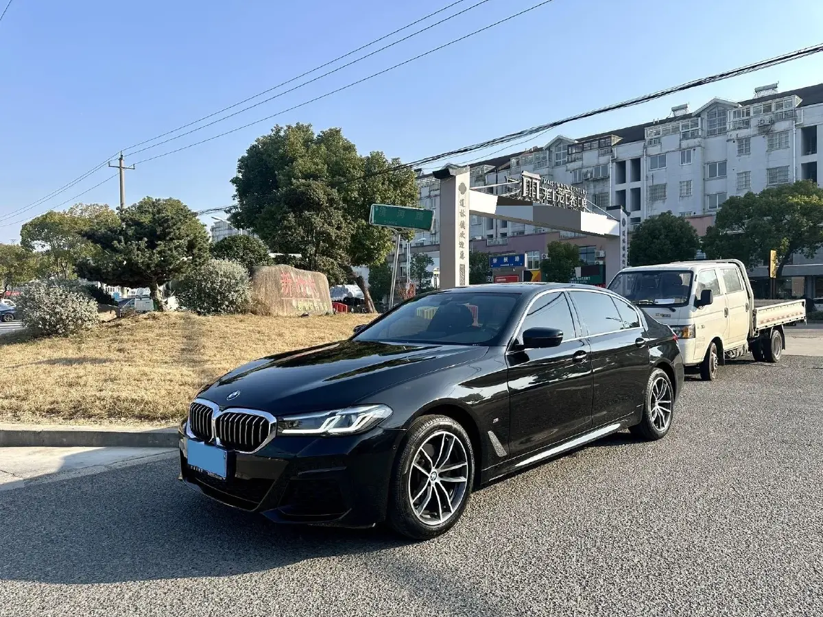 2022 BMW 5 Series 2.0T 184HP L4 8AT