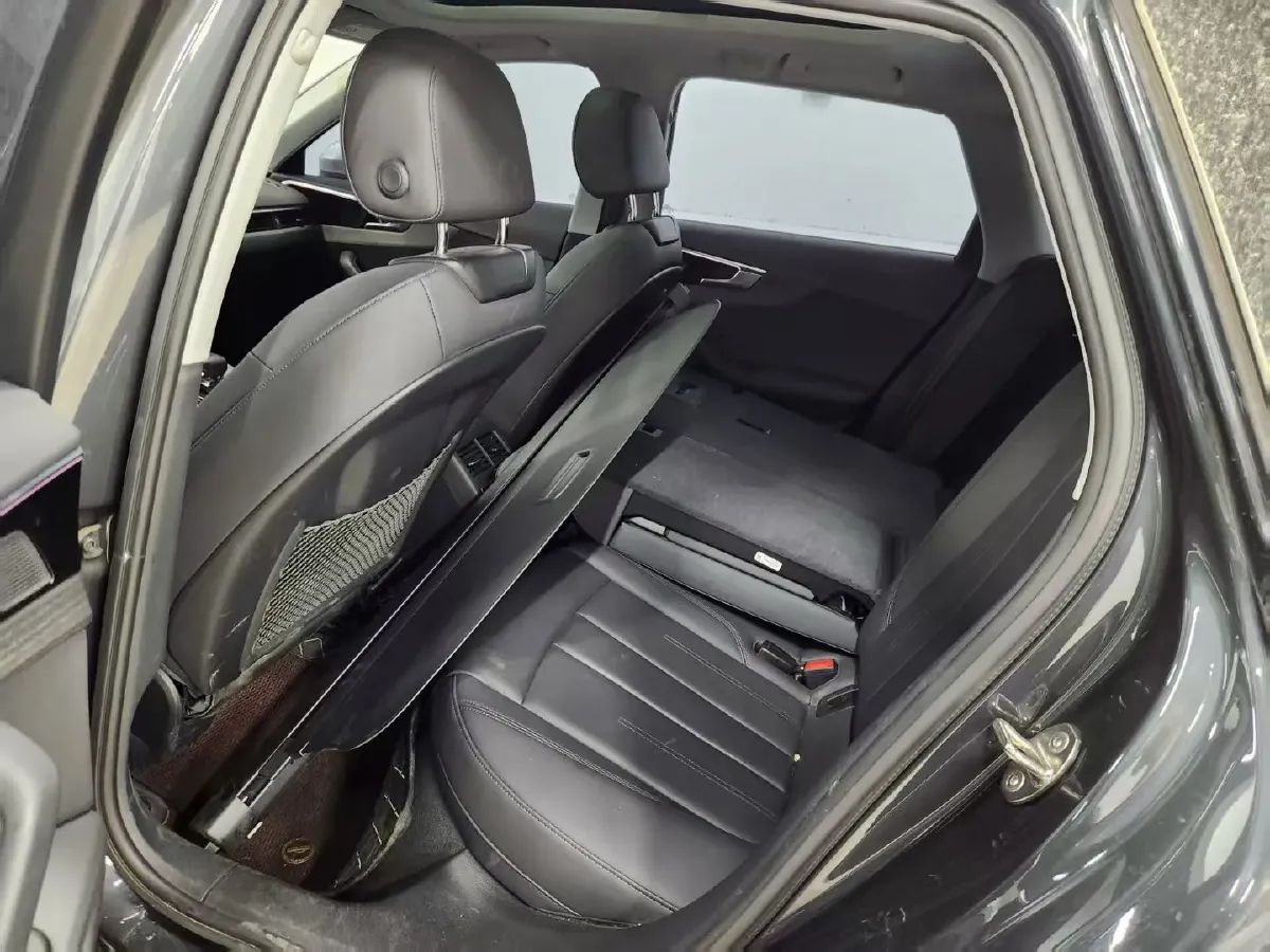 2023 Audi A4 2.0T 265HP L4 7DCT,autocango,china used car exporter,china ev exporter,chinese used car exporter,chinese used ev exporter