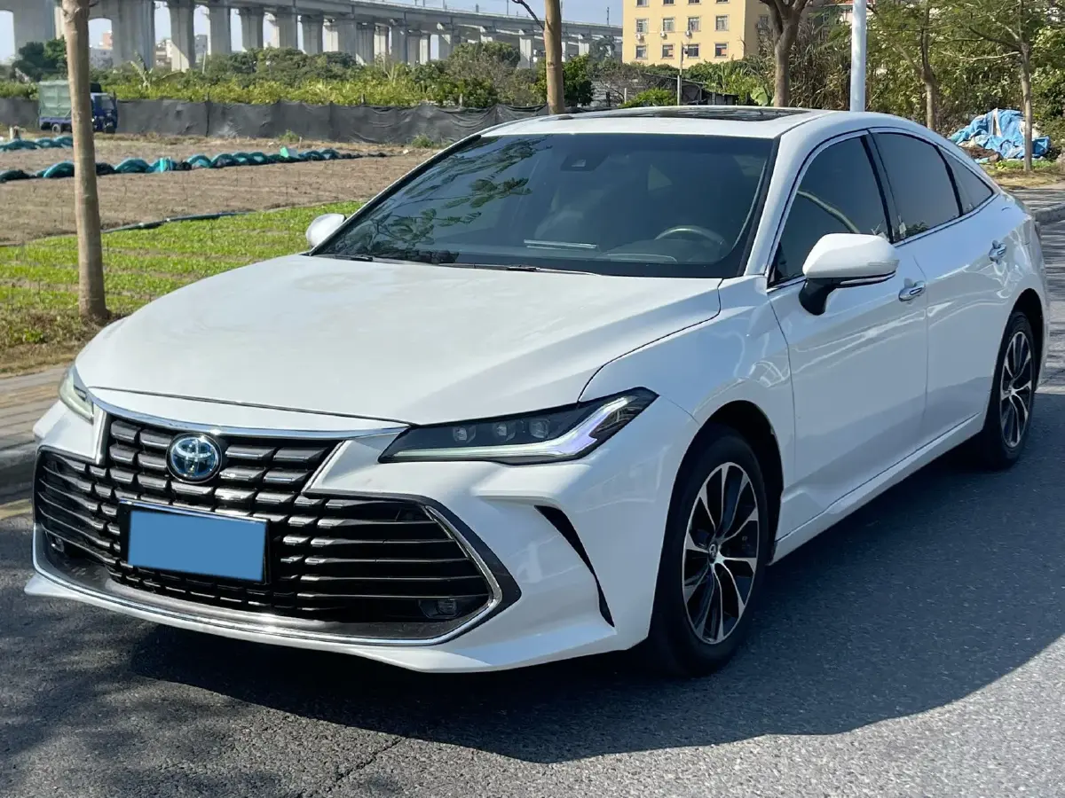 2022 Toyota Avalon 2.5L 178HP L4 E-CVT Hybrid