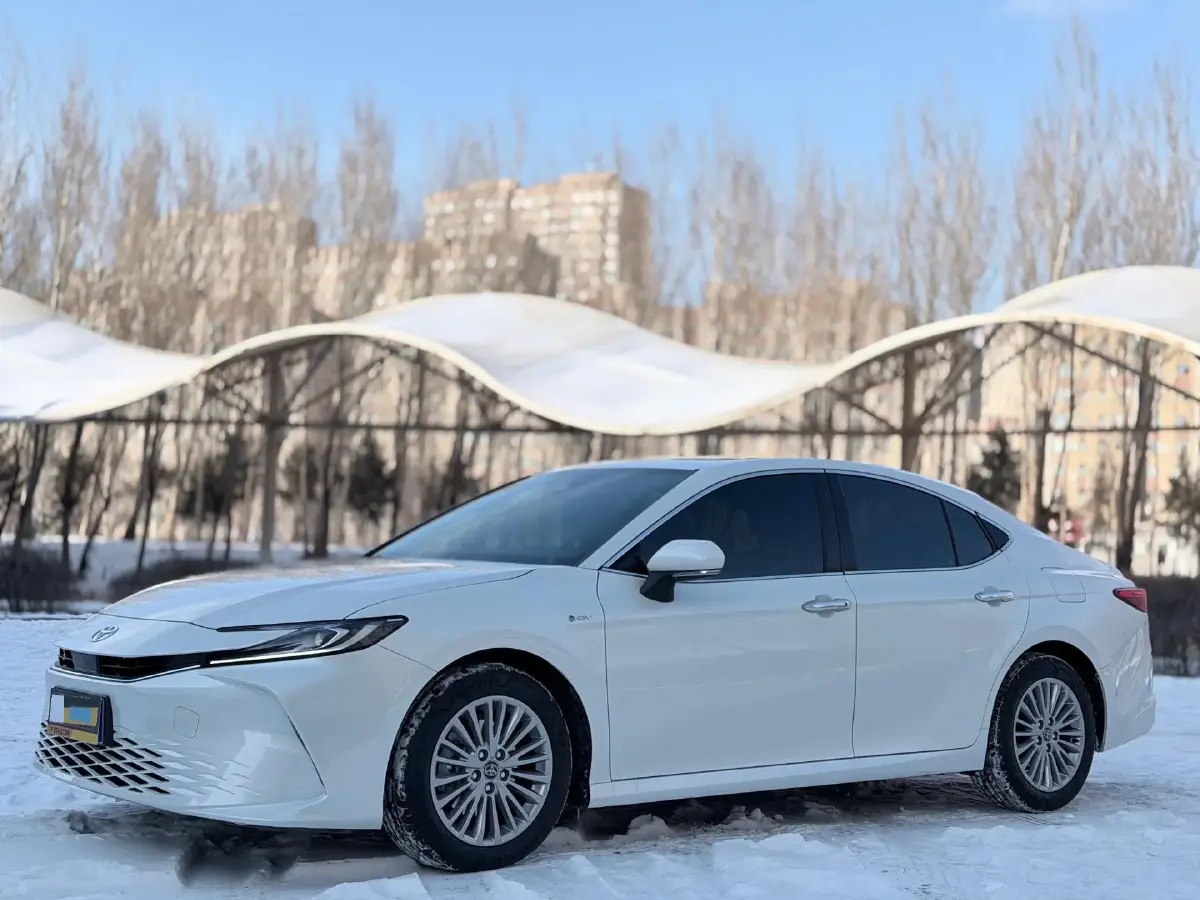 2024 Toyota Camry 2.0L 152HP L4 E-CVT Hybrid