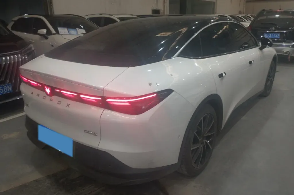 2024 ARCFOX αT5 BEV 79.2KWH,autocango,china used car exporter,china ev exporter,chinese used car exporter,chinese used ev exporter