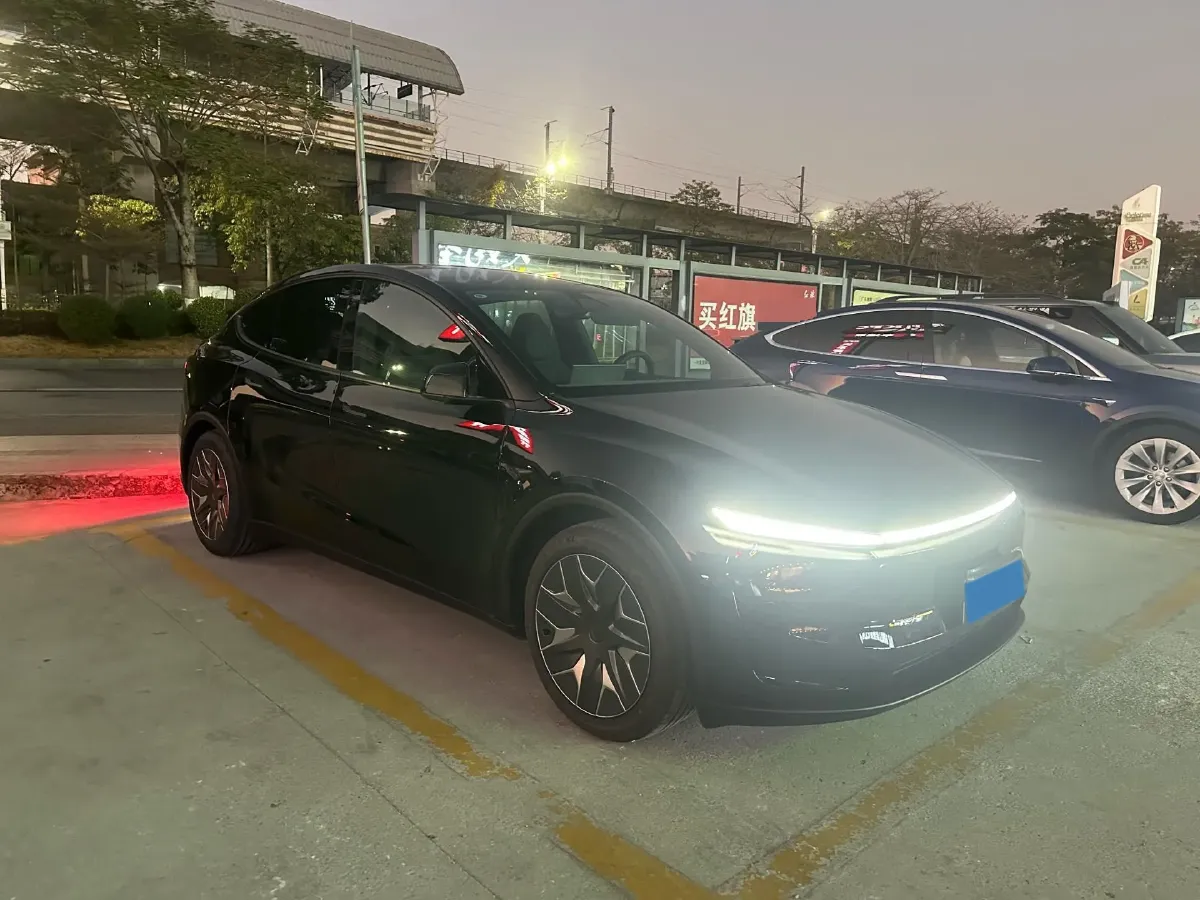 2025 Tesla Model Y L BEV,autocango,china used car exporter,china ev exporter,chinese used car exporter,chinese used ev exporter