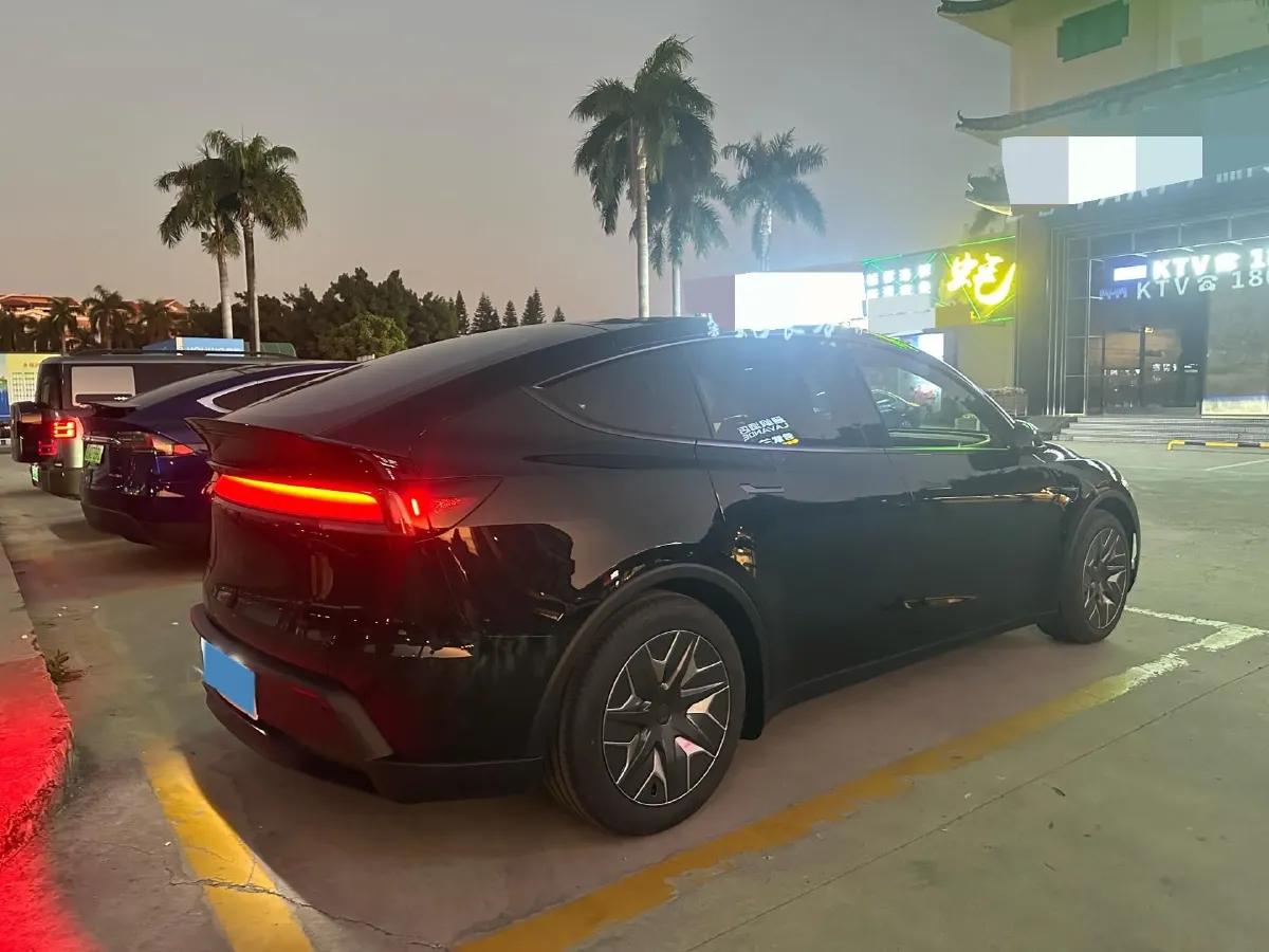 2025 Tesla Model Y L BEV,autocango,china used car exporter,china ev exporter,chinese used car exporter,chinese used ev exporter