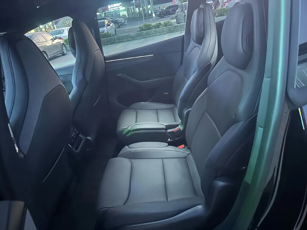 2025 Tesla Model Y L BEV,autocango,china used car exporter,china ev exporter,chinese used car exporter,chinese used ev exporter