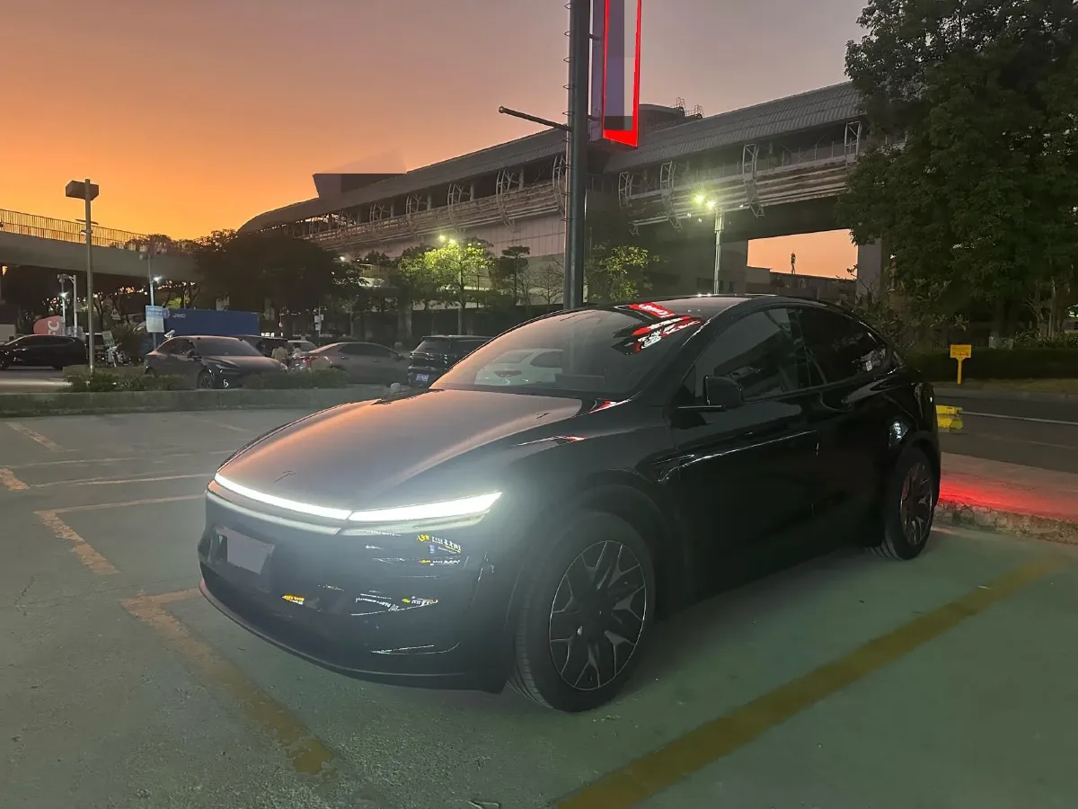 2025 Tesla Model Y L BEV,autocango,china used car exporter,china ev exporter,chinese used car exporter,chinese used ev exporter