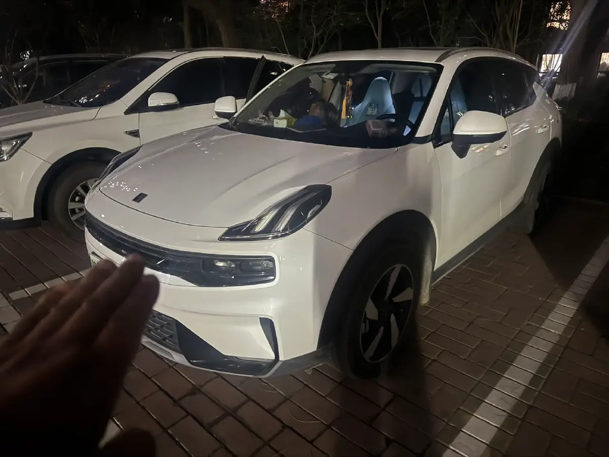 2020 LYNK&CO 06 EM-P 1.5T 177HP L3 7DCT PHEV 11.3KWH