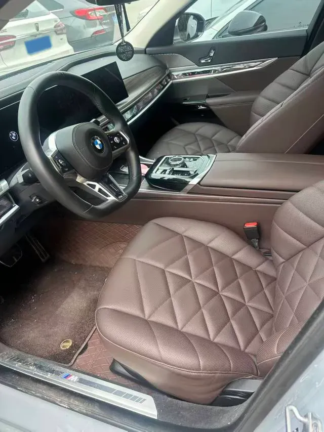 2023 BMW 7 Series 3.0T 272HP L6 8AT,autocango,china used car exporter,china ev exporter,chinese used car exporter,chinese used ev exporter