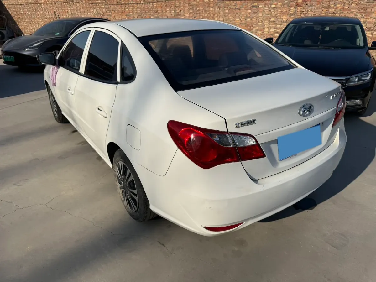 2016 Venucia T70 1.6L 121HP L4 5MT,autocango,china used car exporter,china ev exporter,chinese used car exporter,chinese used ev exporter