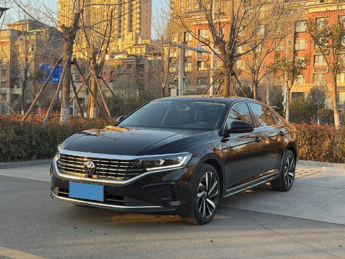 2023 Volkswagen Passat 2.0T 186HP L4 7DCT