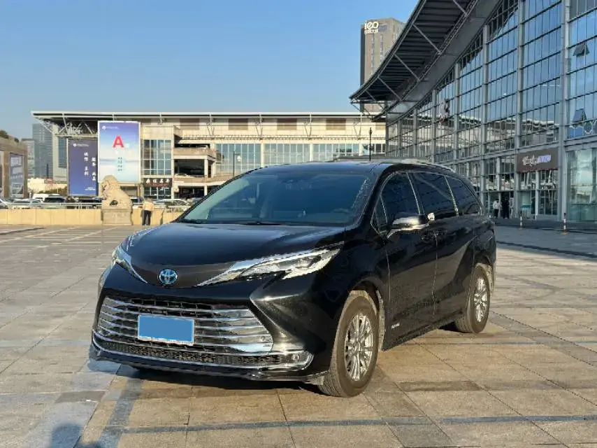 2021 Toyota Sienna 2.5L 192HP L4 E-CVT Hybrid