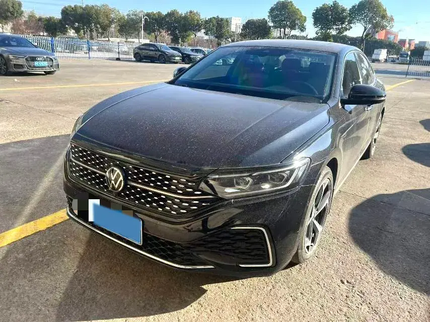 2024 Volkswagen Passat 2.0T 220HP L4 7DCT