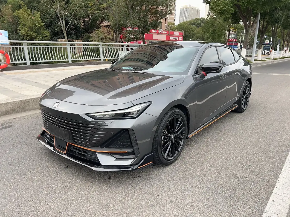 2022 ChangAn UNI-V 1.5T 188HP L4 7DCT