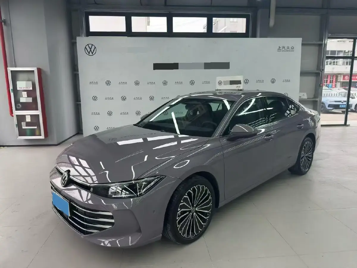 2025 Volkswagen Passat 2.0T 220HP L4 7DCT