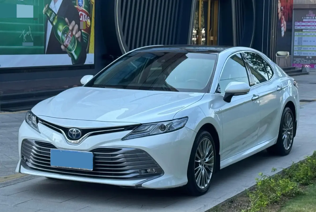 2019 Toyota Camry 2.5L 178HP L4 E-CVT Hybrid