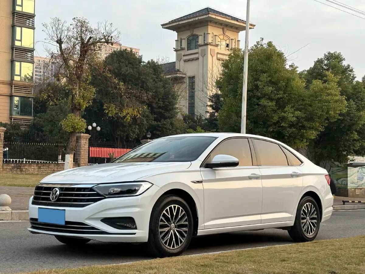 2020 Volkswagen Sagitar 1.2T 116HP L4 7DCT