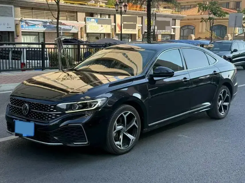 2023 Volkswagen Passat 2.0T 186HP L4 7DCT